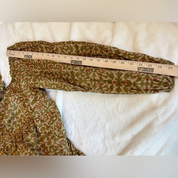 Universal Thread green Floral Balloon
Sleeve Shift Dress Size Medium - Picture 13 of 13